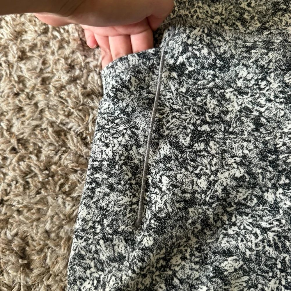 Athleta salutation stash pocket II 7/8 tight leggings size M - Picture 5 of 11